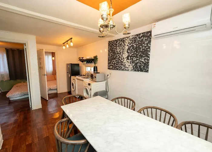 2 - Gu&Anne House Seoul Hongdae Stn 5Rooms,4Bathroom