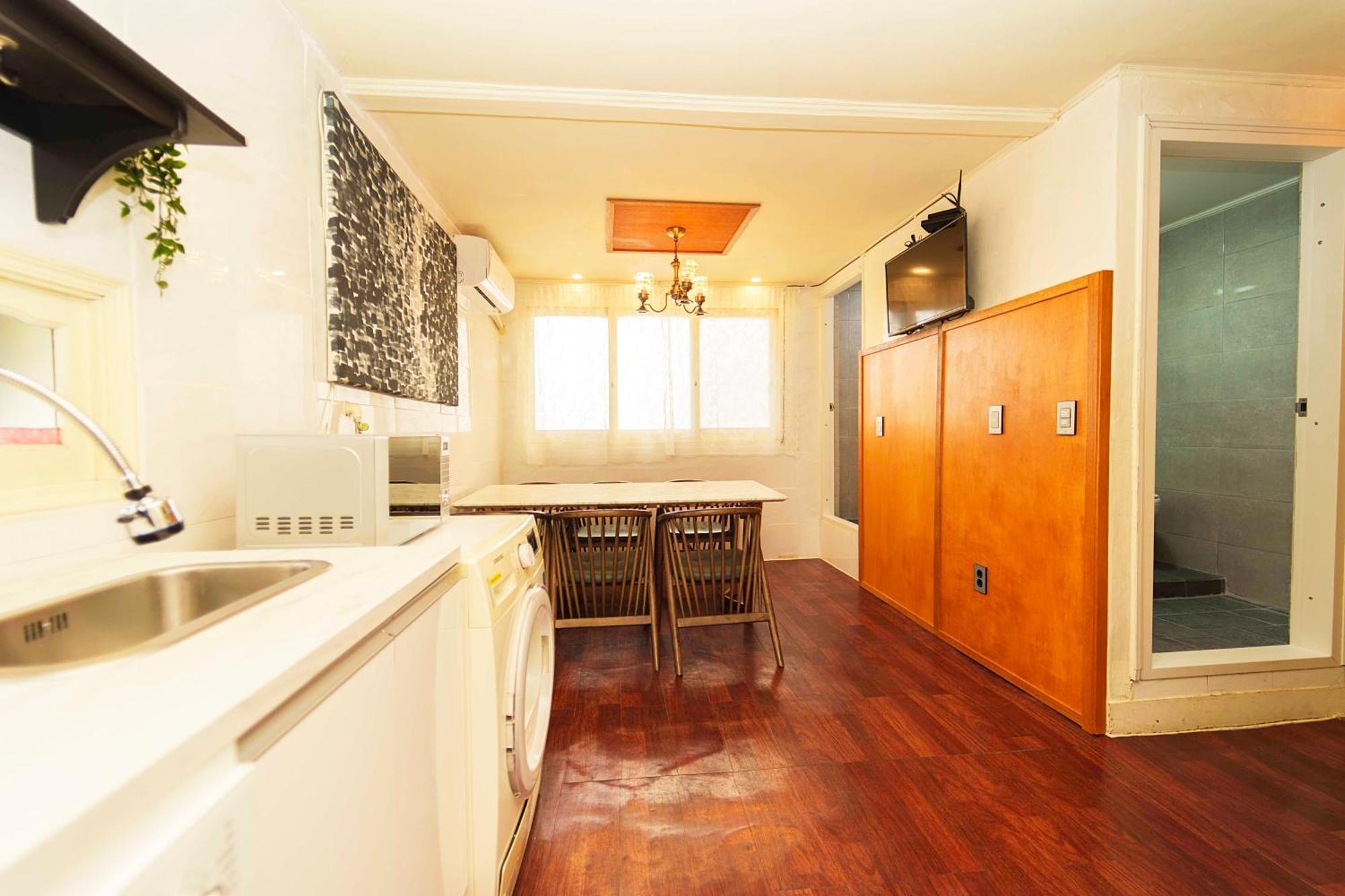 2 - Gu&Anne House Seoul Hongdae Stn 5Rooms,4Bathroom Apartment *