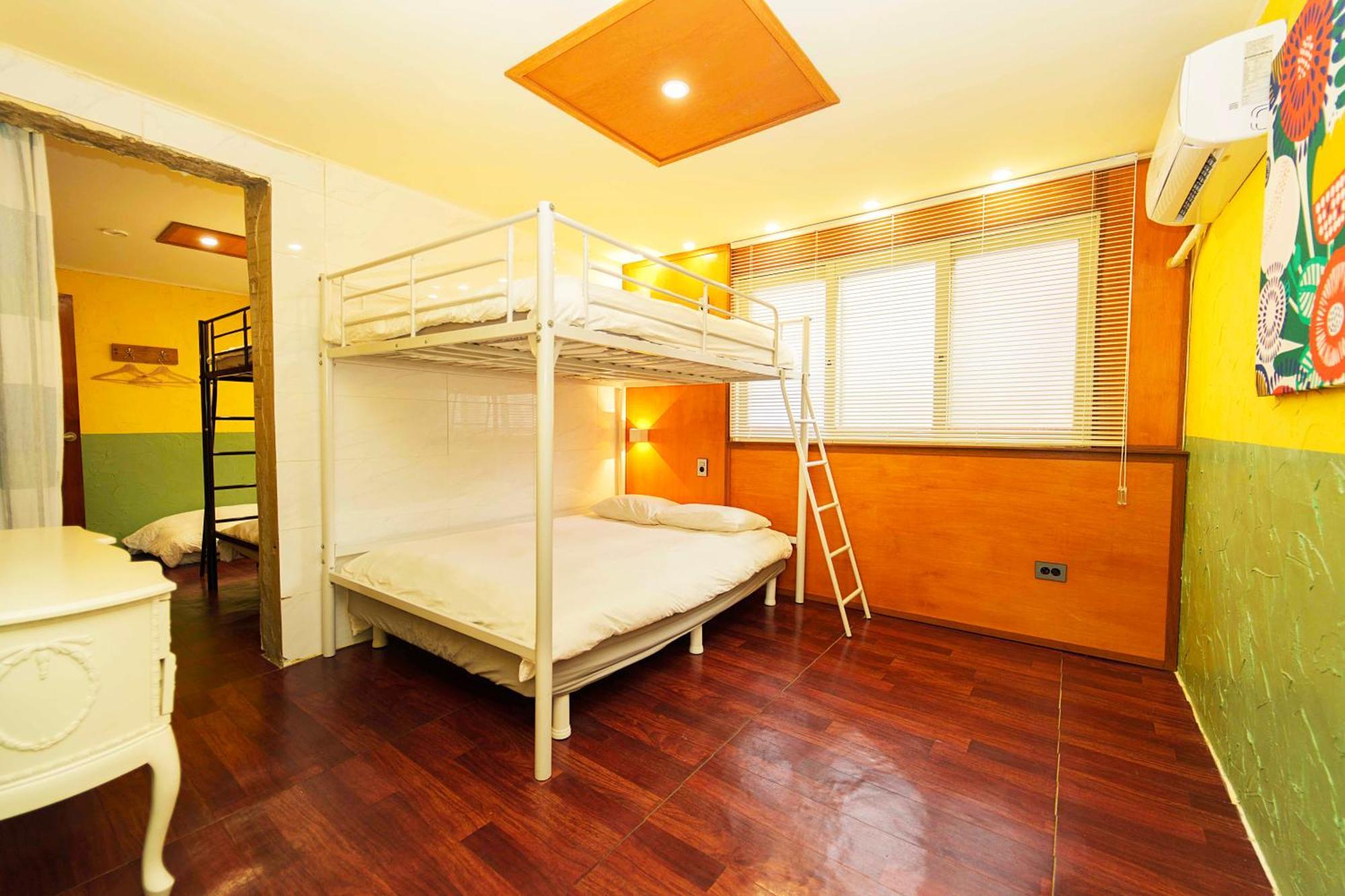 2 - Gu&Anne House Seoul Hongdae Stn 5Rooms,4Bathroom